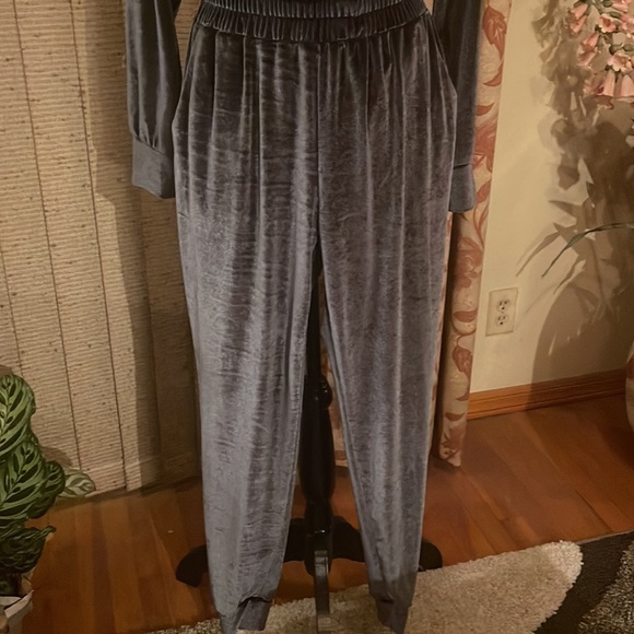 Cool Run Sweats. Color Grey. Size M. - Picture 4 of 16